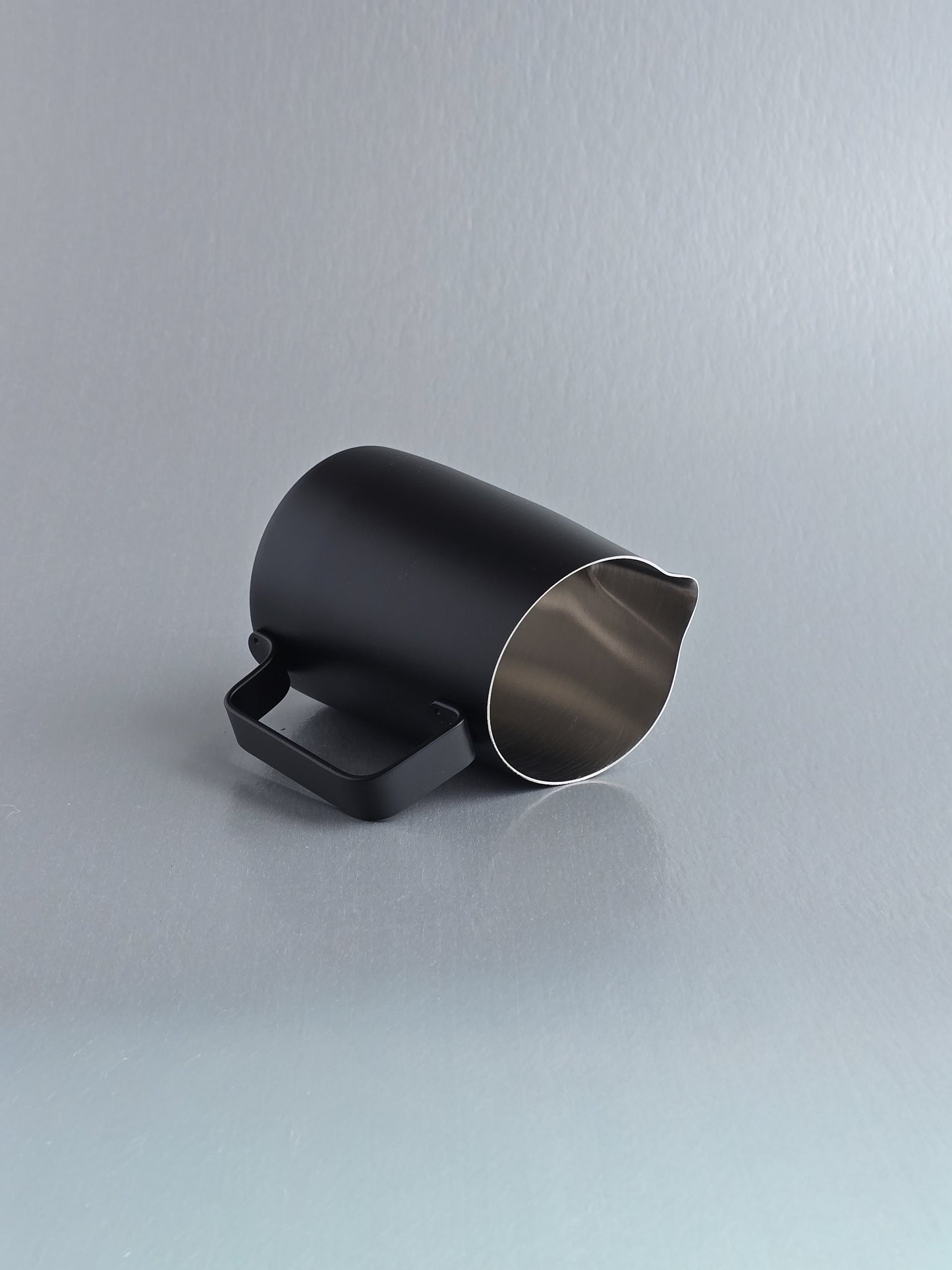 15oz Latte Art Pitcher with Round Spout in Matte Black