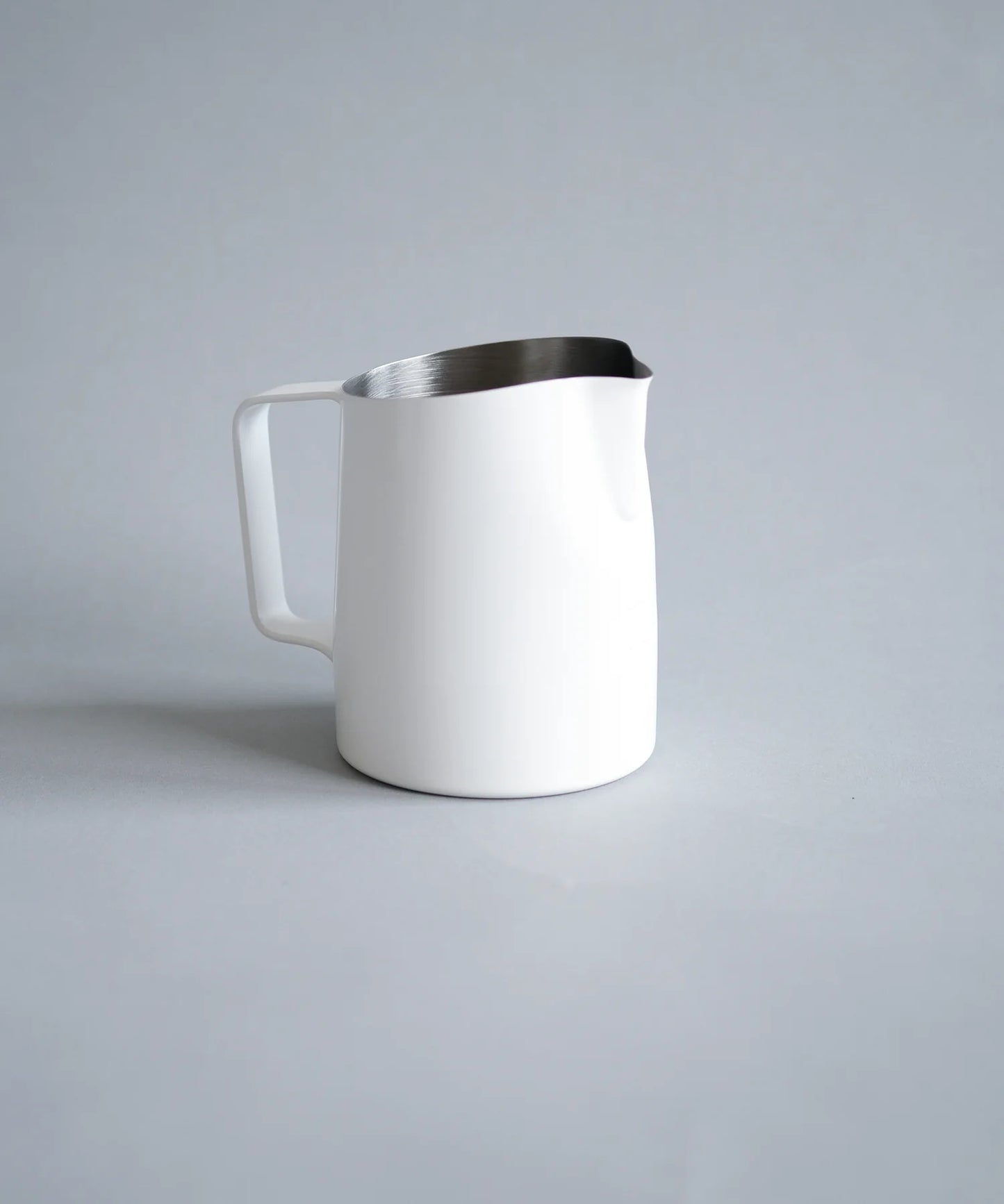 17oz Latte Art Pitcher with Round Spout in Matte White