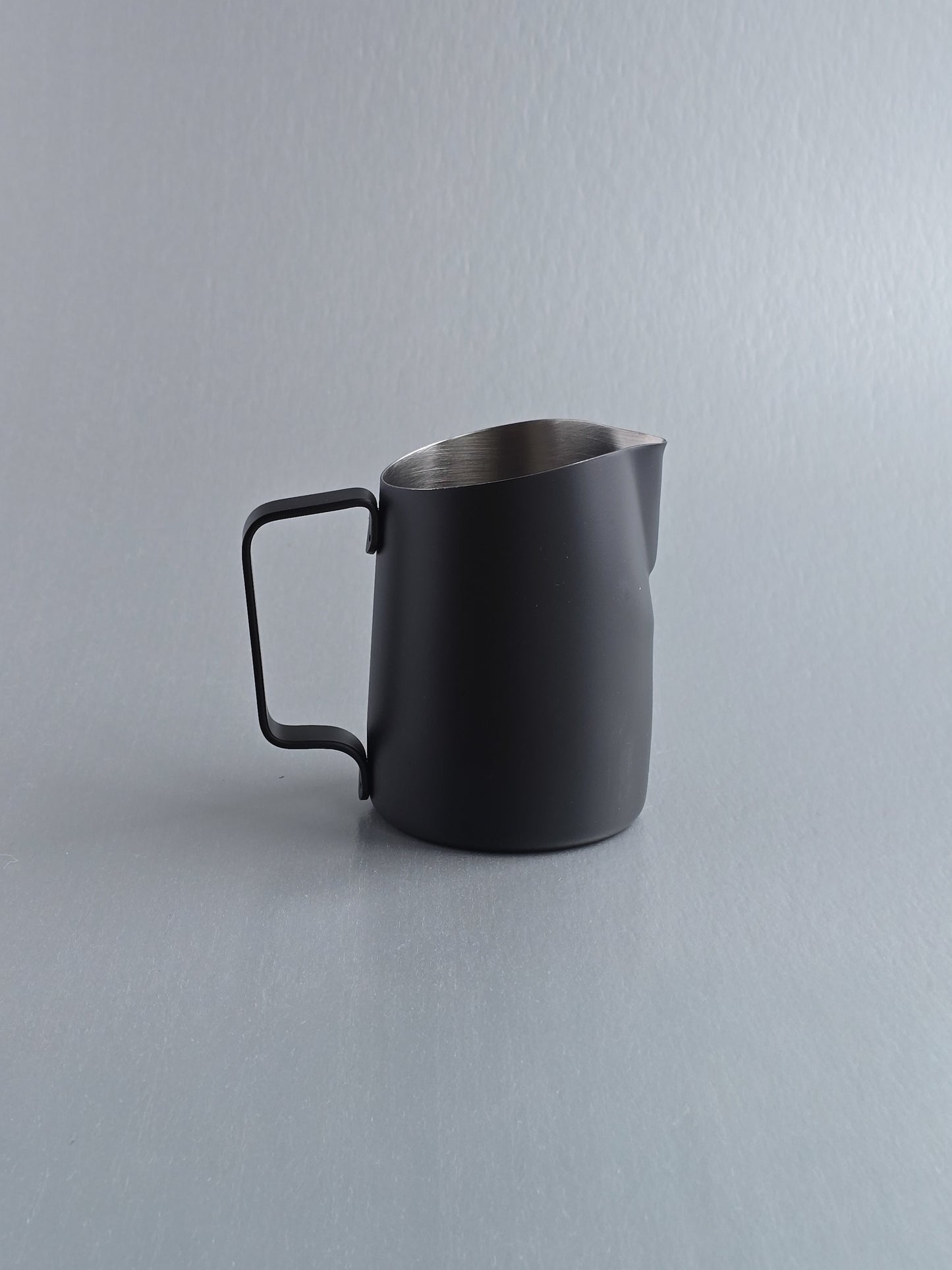 15oz Latte Art Pitcher with Round Spout in Matte Black