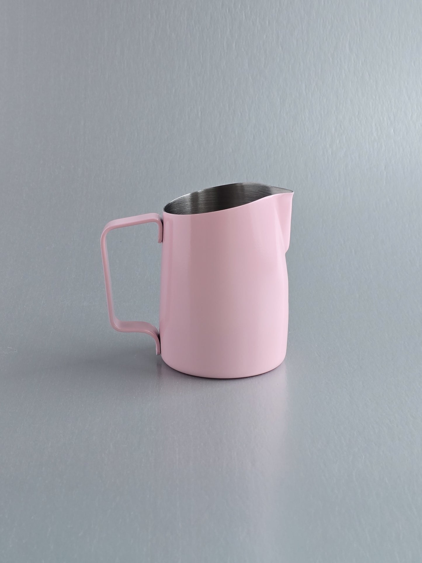 15oz SLOW POUR SUPPLY® x WPM Latte Art Pitcher with Round Spout "Hope"